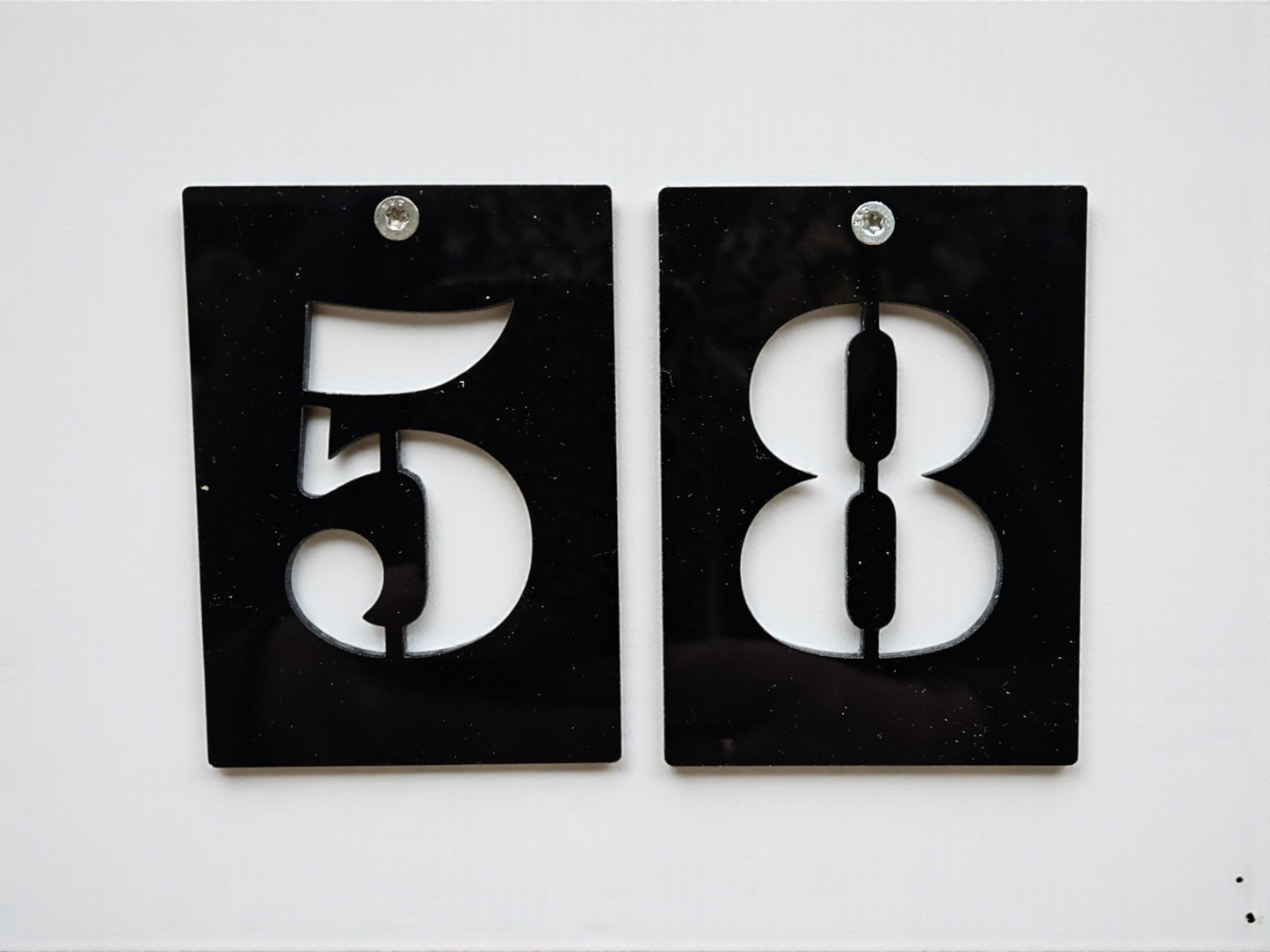 Enkelt husnummer i akryl