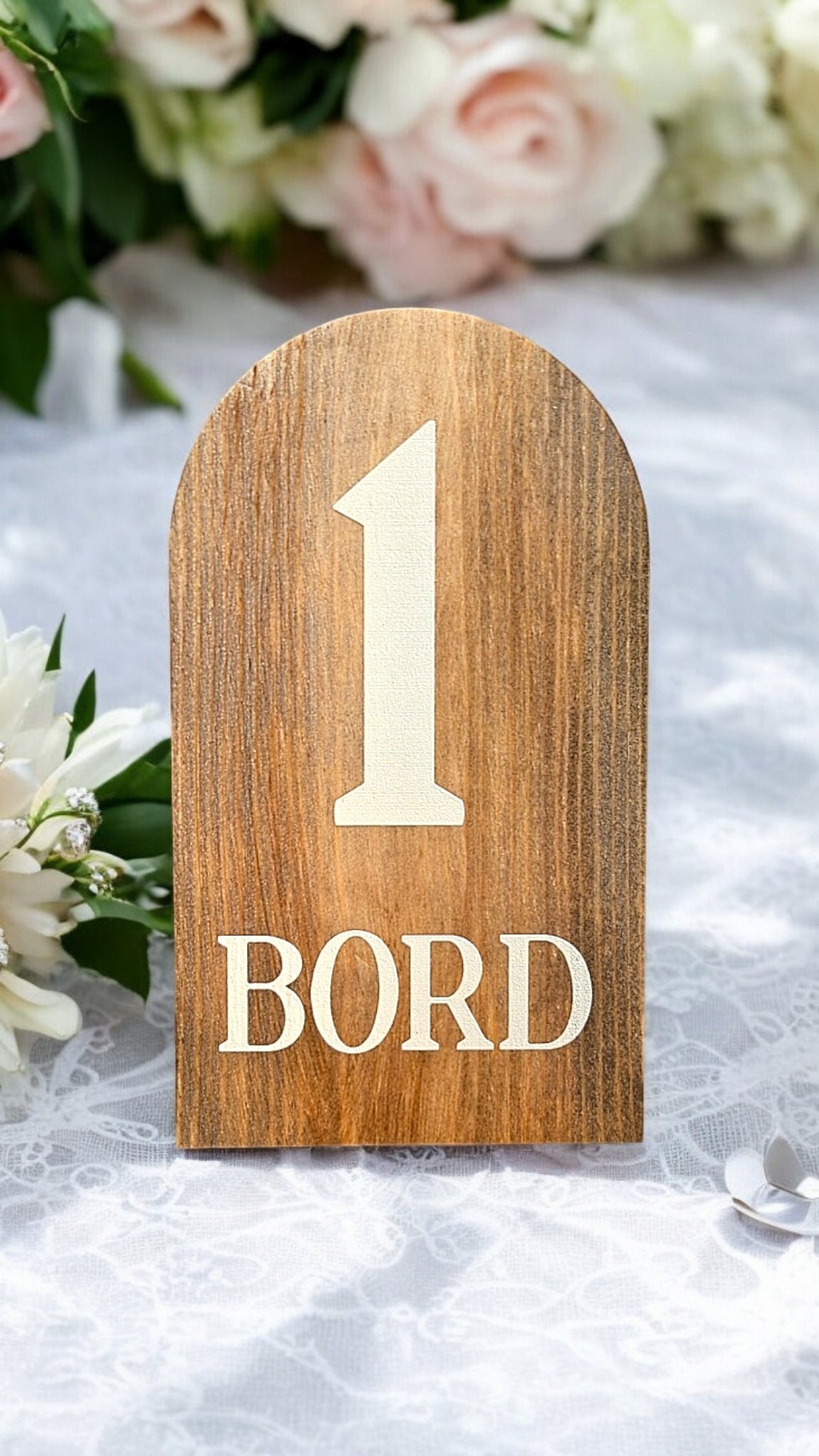 Bordnummer - rustik halvbue - Renata's Wood Work