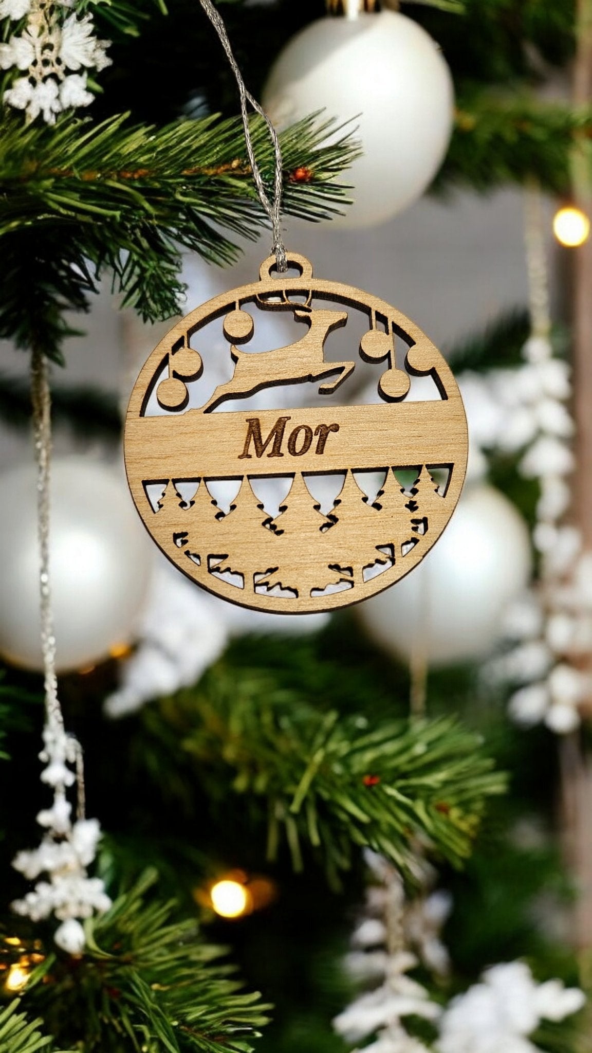 Julekugle med navn - Renata's Wood Work