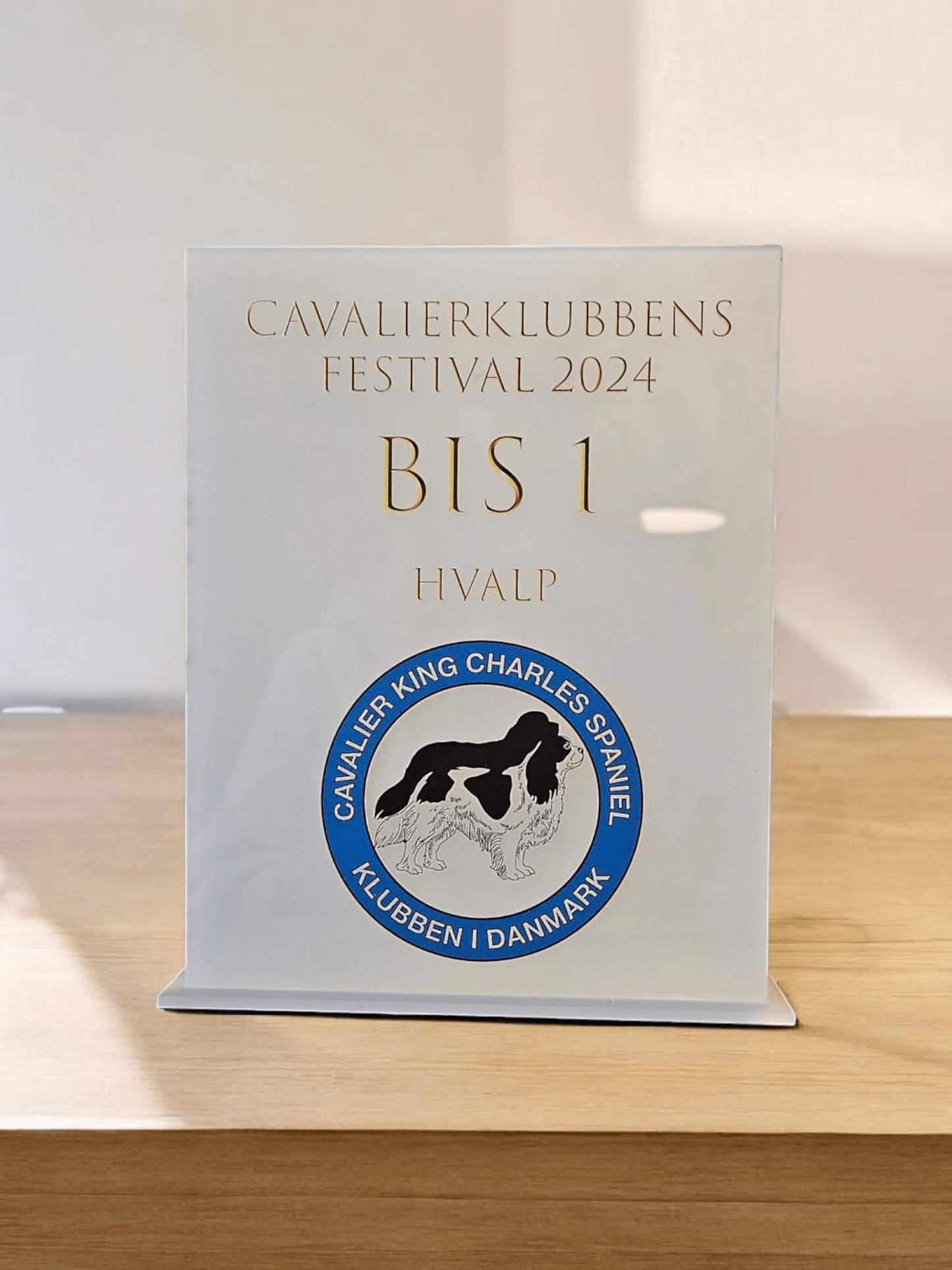 Præmieskilte i akryl med UV print - Renata's Wood Work
