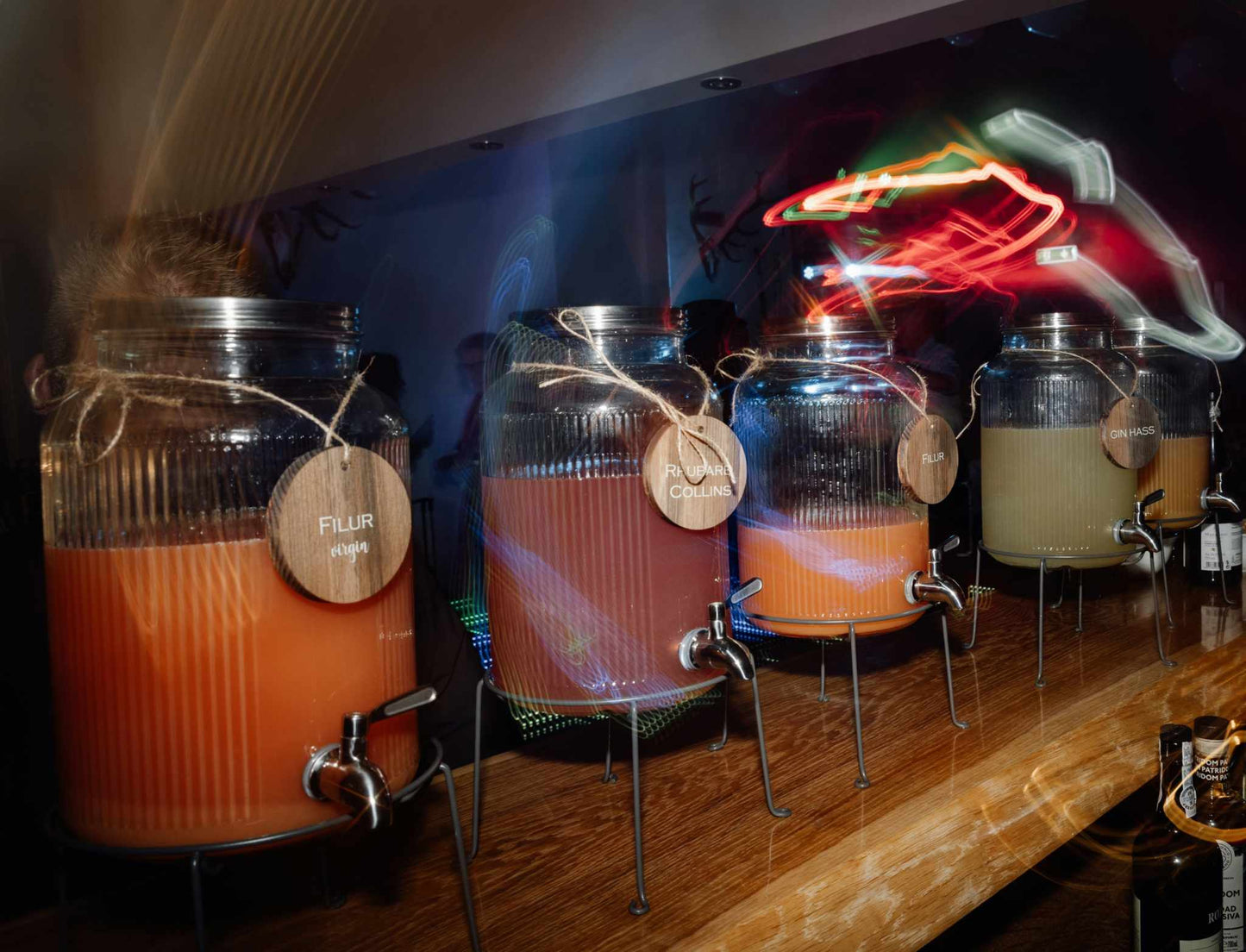 Skilte til drinksdispenser - Renata's Wood Work
