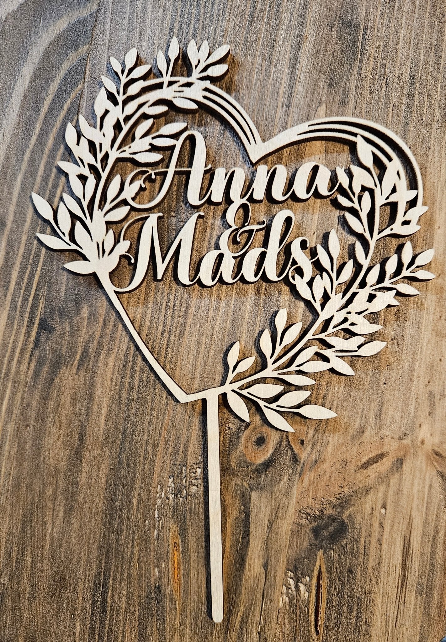 Caketopper- Hjertekrans med navne - Renata's Wood Work