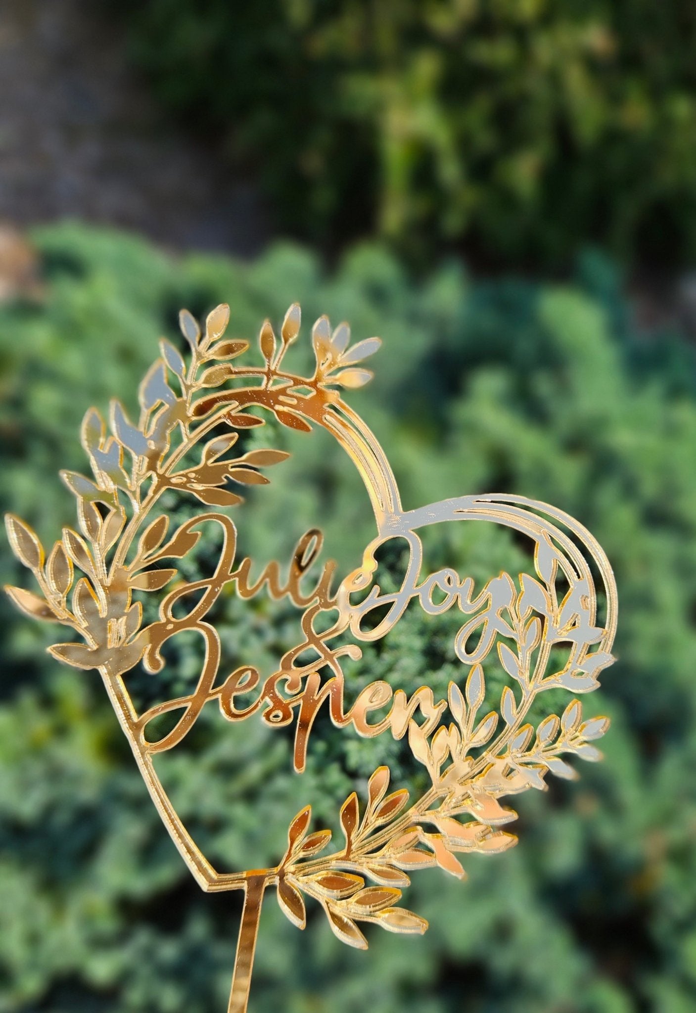 Caketopper- Hjertekrans med navne - Renata's Wood Work