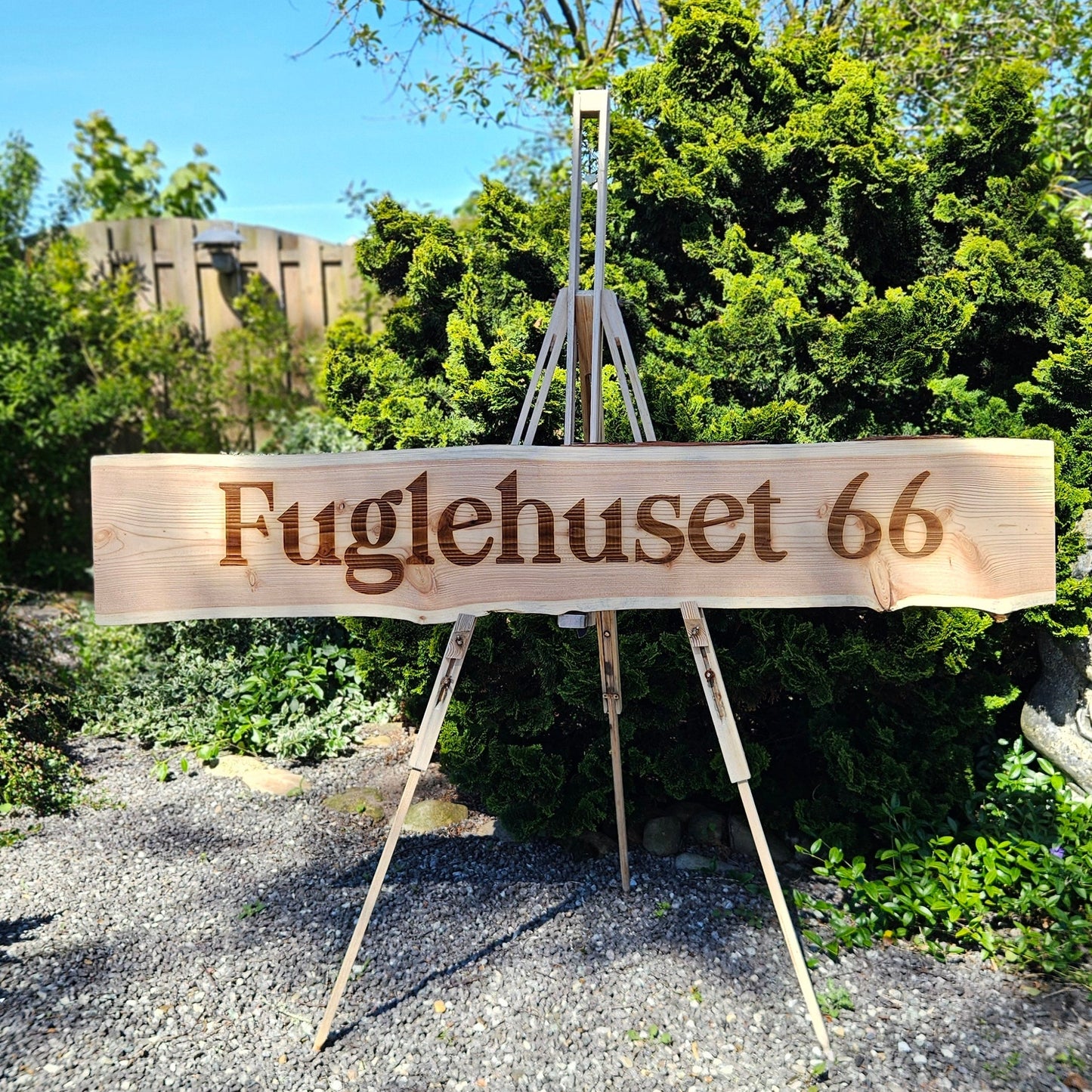 Ekstra langt plankeskilt i træ (op til 140 cm)
