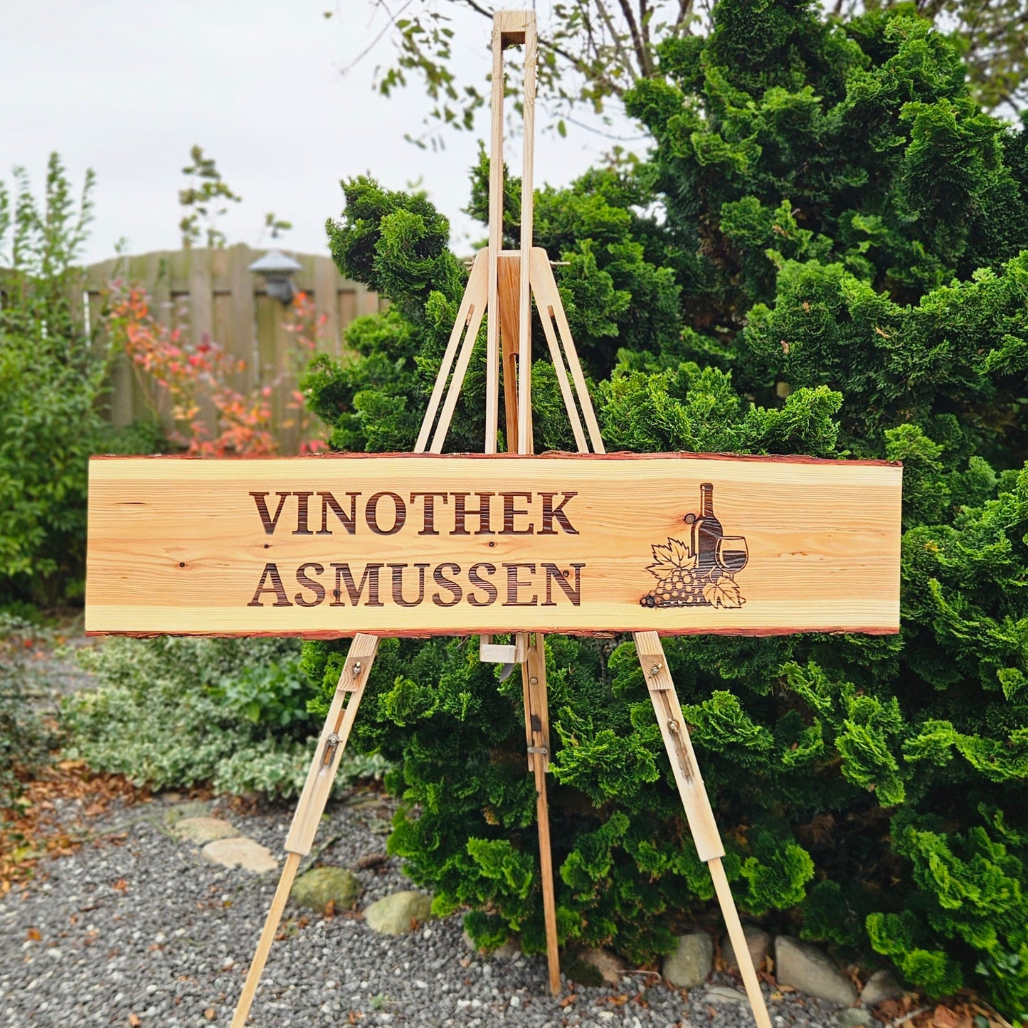 Ekstra langt plankeskilt i træ (op til 140 cm)