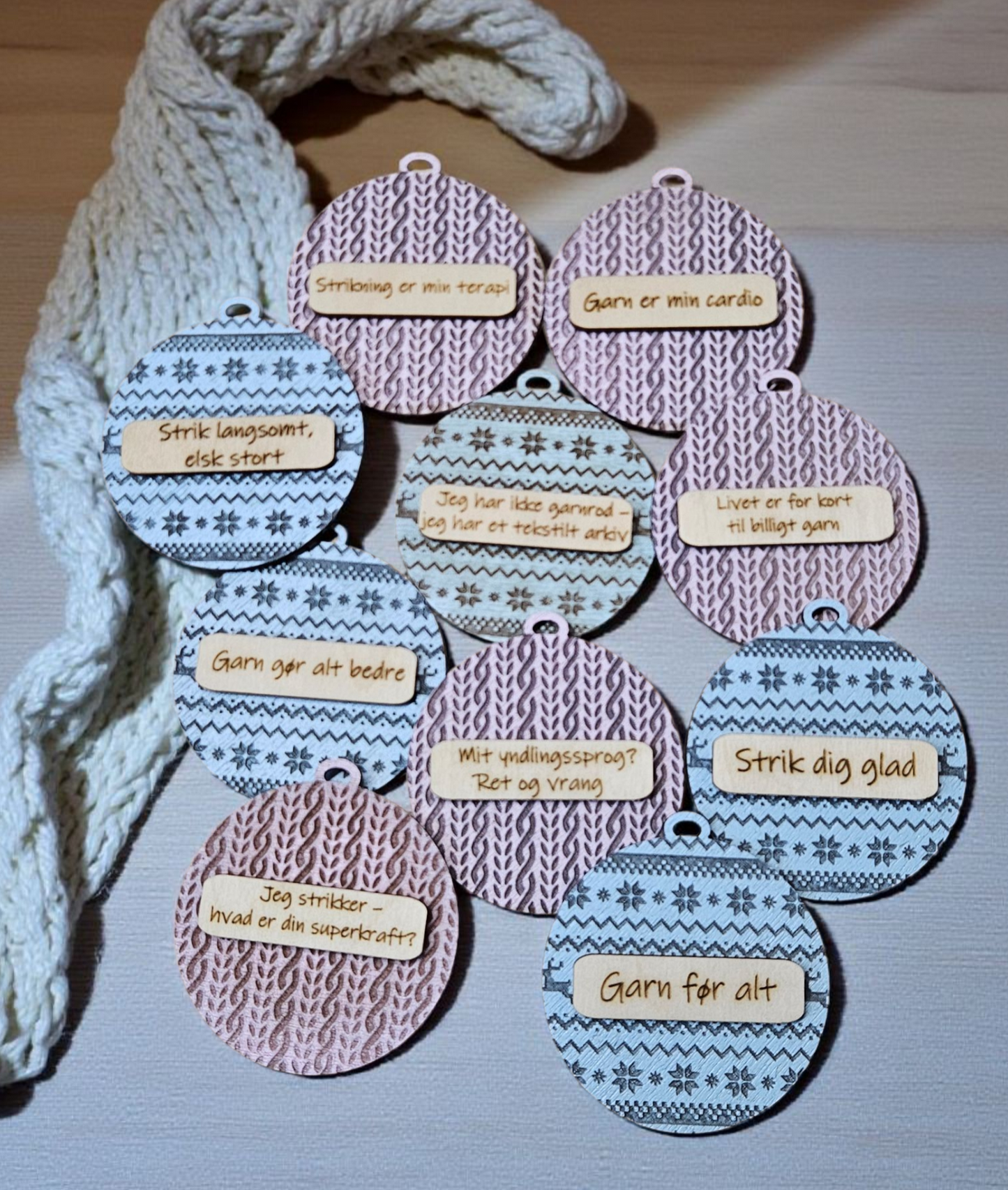 Strikke-julepynt i træ