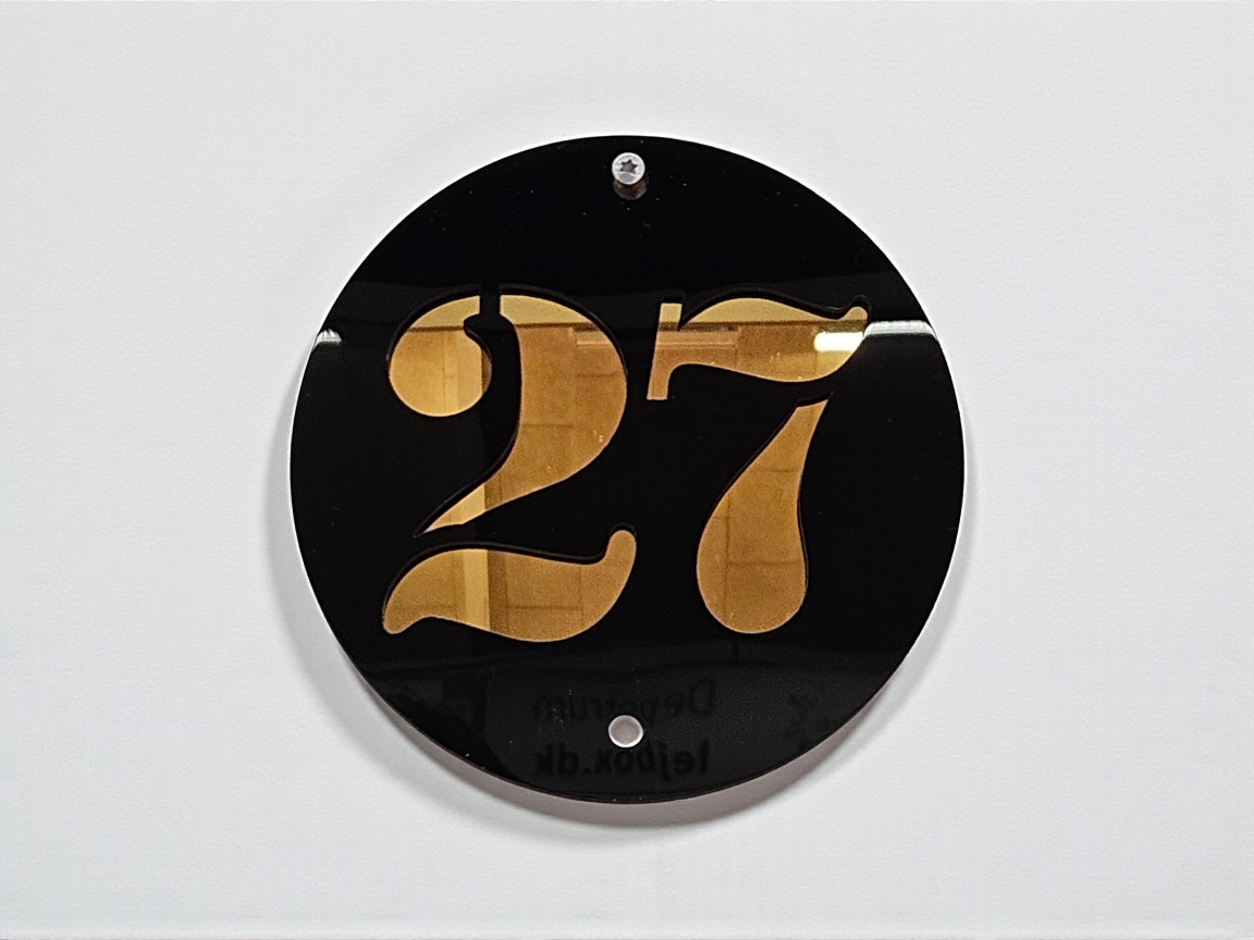 Rundt husnummer i akryl – Premium