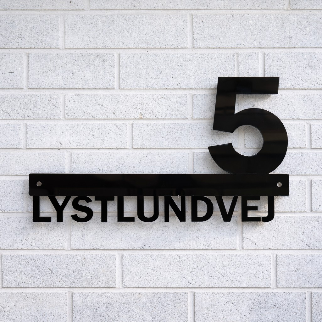 Husnummer med vejnavn i akryl