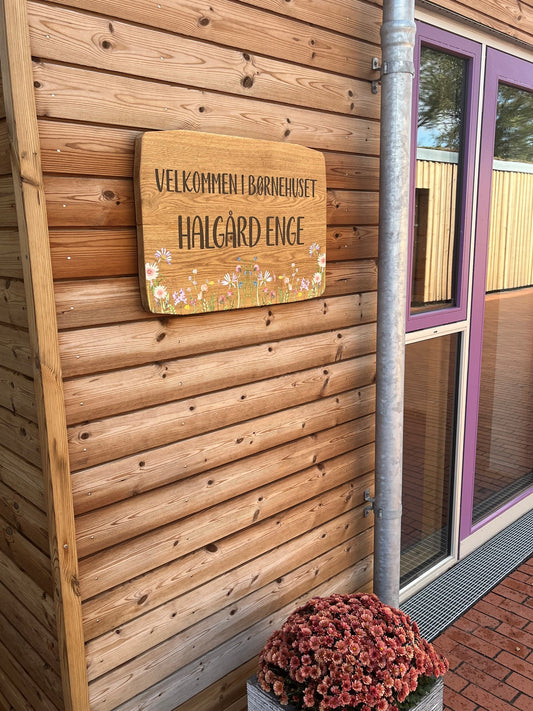 Børnehaveskilte i egetræ